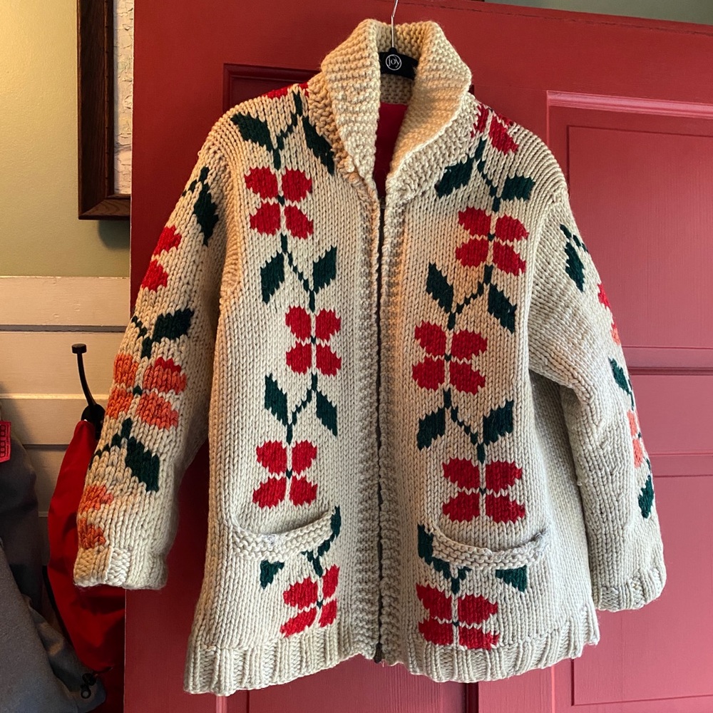 Vintage hand knit cowichan floral sweater small